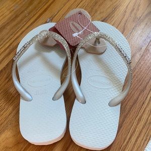 Girls Havaianas flip flops size 13C/1Y (29-30) NWT